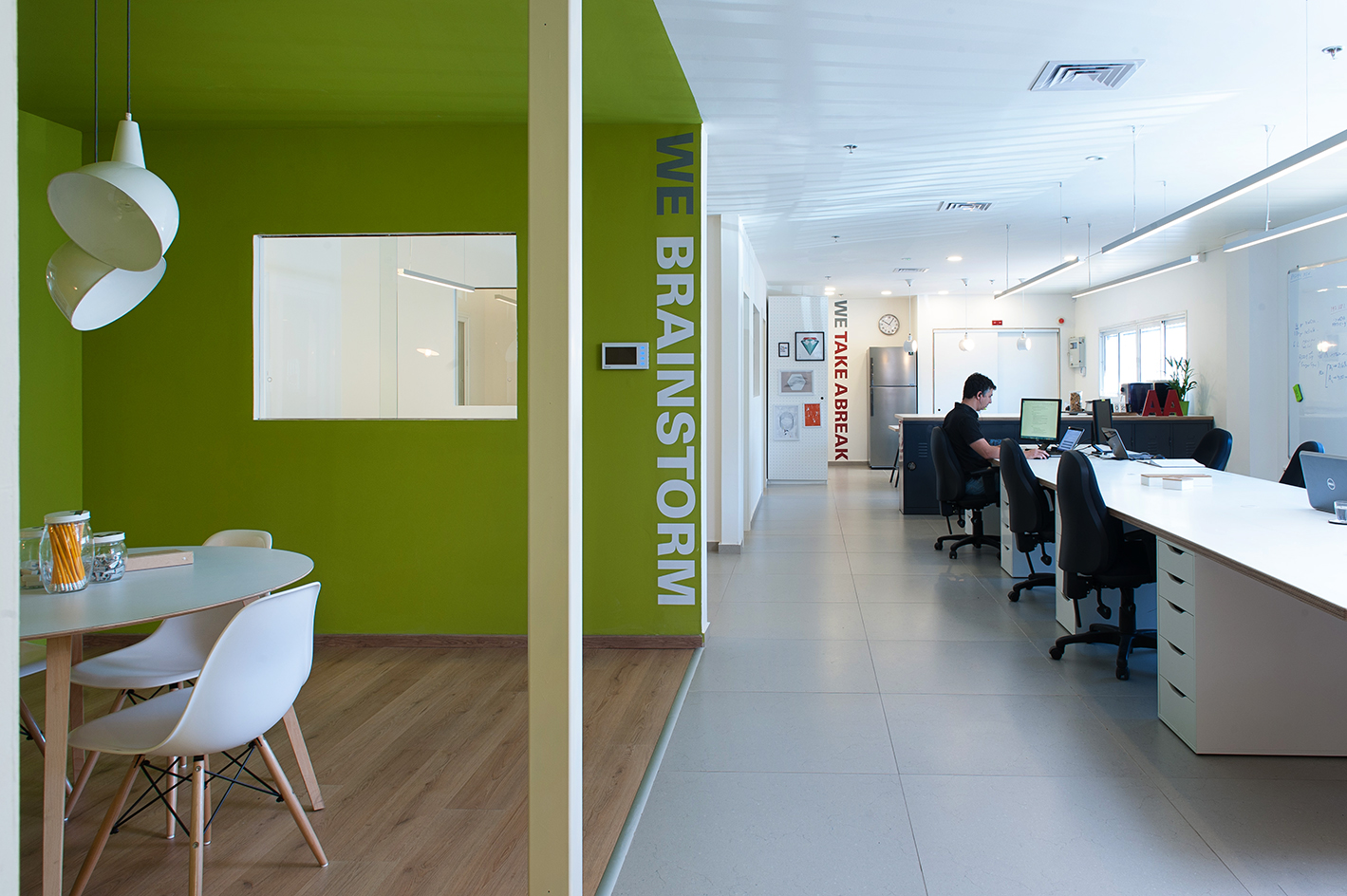 משרדי אנזוטיק