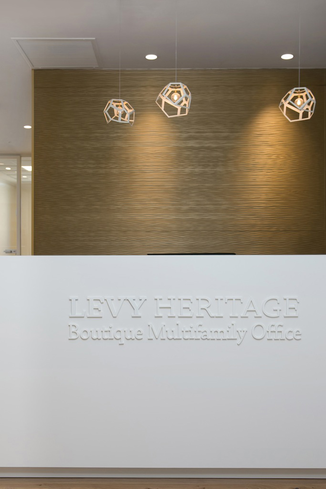 Levy Heritage, עיצוב משרדי לוי הריטג בתל אביב, סטודיו IN2 , עיצוב דלפק קבלה