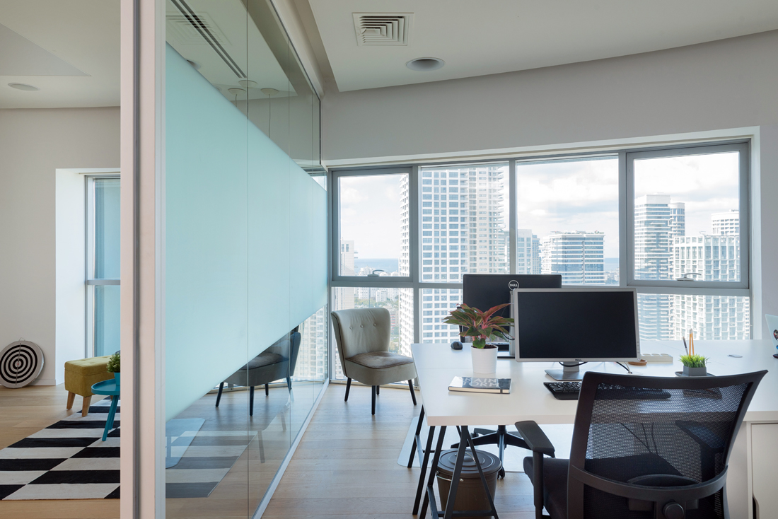 עיצוב משרדי "קודפרש" סטודיו IN2 ענבל גלעדי ומיה שגיב סלומון, עיצוב משרדים, עיצוב חנויות, עיצוב מסחרי, עיצוב לעסקים, עיצוב פנים, עיצוב פנים למשרדים