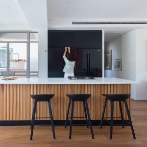 דירת גג מוארת וצבעונית - תל אביב